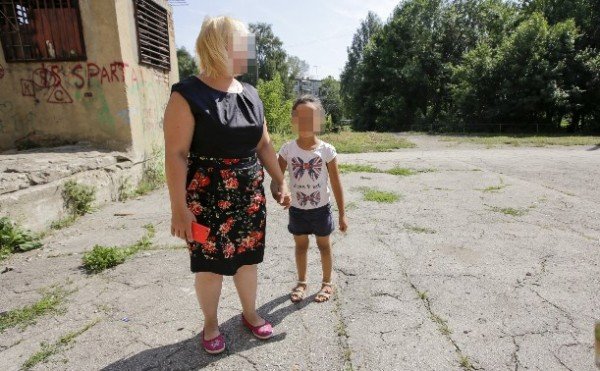 "По указанию 10-летней Сони, ее начали бить..." "По указанию 10-летней Сони, ее начали бить..."