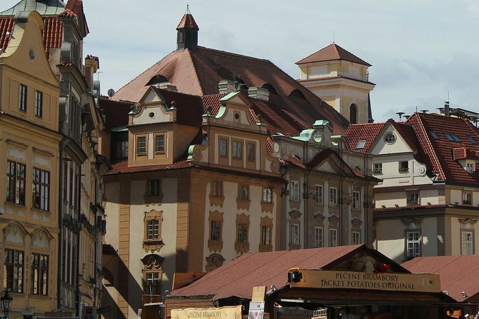 1024px-Kostel_svateho_Michaela_Archandela_v_Praze_(2) (700x466, 69Kb)