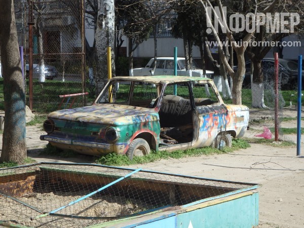 «Дети выжить не должны»? Площадка в севастопольском дворе