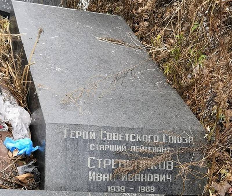 В Приморье выбросили на свалку надгробия героев-пограничников В Приморье выбросили на свалку надгробия героев-пограничников