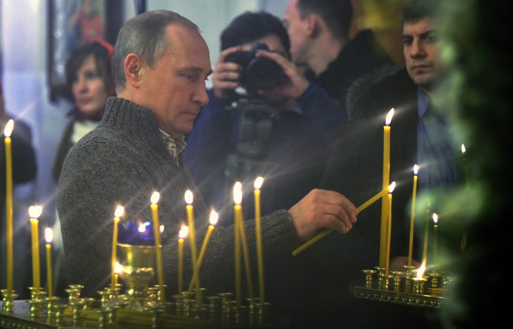 ТАСС: Путин принял участие в рождественской службе в сельском храме в Воронежской области ТАСС: Путин принял участие в рождественской службе в сельском храме в Воронежской области