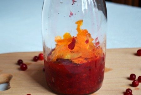 Спиртные напитки. Клюквенная настойка Спиртные напитки. Клюквенная настойка