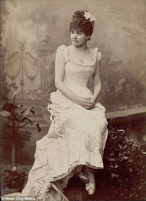 Женщины, которые правили Парижем из постели: скандальный каталог с парижскими куртизанками XIX века интересное, история, фотографии