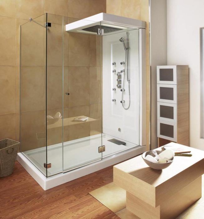 Оригинальным решением для современного интерьера ванной комнаты может стать сочетание плитки и натуральных пород древесины. 
