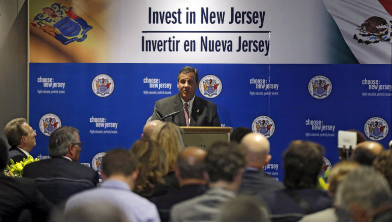 New Jersey Governor Chris Christie (C) speaks at an Invest in New Jersey event as Mexico's U.S. Ambassador Earl Anthony Wayne (L) listens at a hotel in Mexico City September 3, 2014. Christie is on a three-day trade mission in Mexico. (REUTERS/Henry Romero) New Jersey Governor Chris Christie (C) speaks at an Invest in New Jersey event as Mexico's U.S.
<div id=