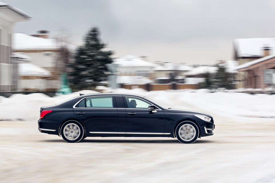 Genesis G90 L, BMW 740Le и спор двух Михаилов. Фото 7