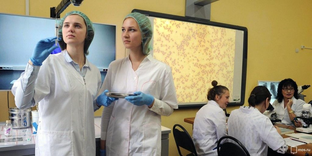 Студенты медвузов получат надбавки за работу в коронавирусных стационарах