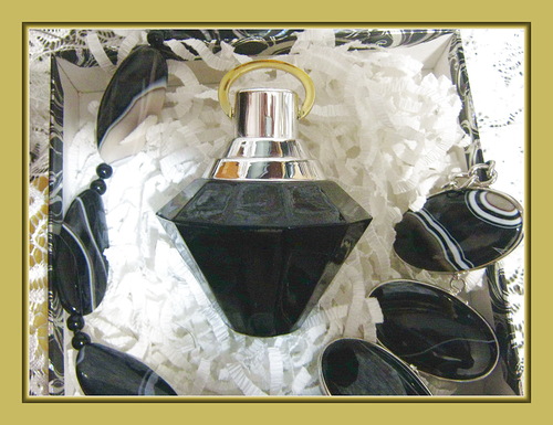 Валери Элит новый красивый флакон духов из черного стекла названный Черный Алмаз