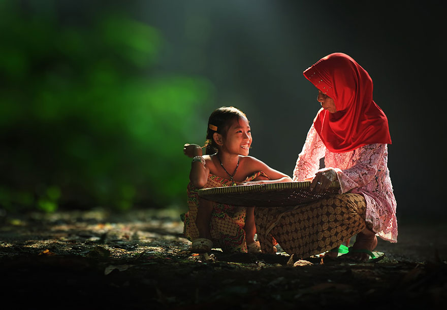 Ежедневная жизнь Индонезийской деревни: вода, джунги, дети, настоящее счастье