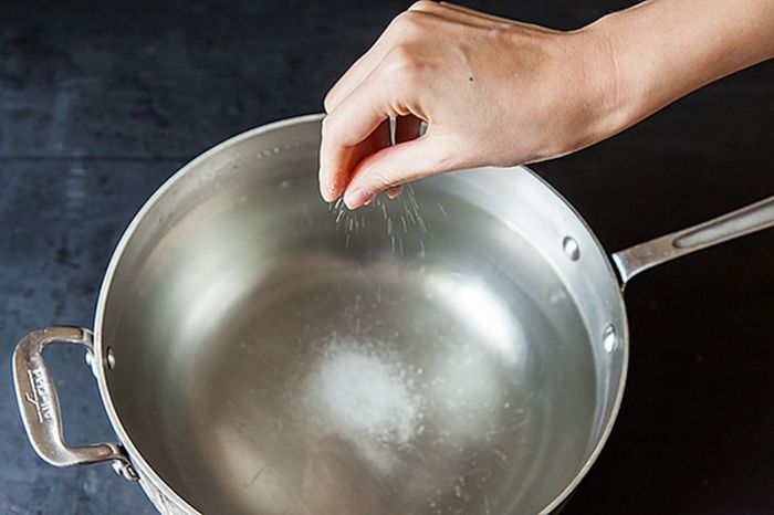 Соленая вода может закипать медленнее. /Фото: thumbor.food52.com Соленая вода может закипать медленнее. /Фото: thumbor.food52.com