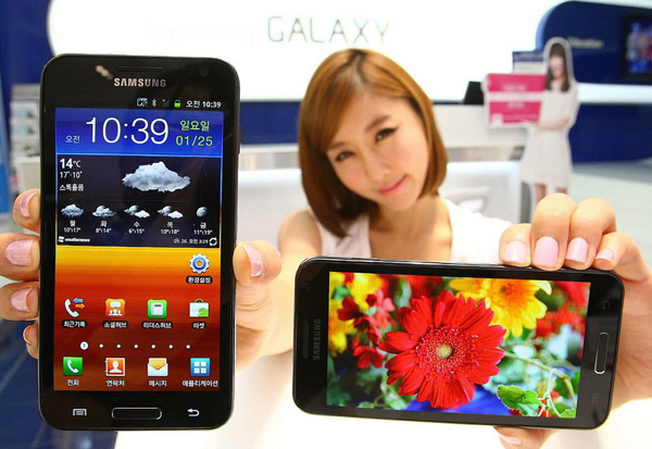 Смартфон Samsung Galaxy S II HD (фото TechConnect Magazine).