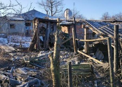 В результате обстрелов ВСУ в ЛНР повреждены 20 жилых домов и больница в Брянке В результате обстрелов ВСУ в ЛНР повреждены 20 жилых домов и больница в Брянке