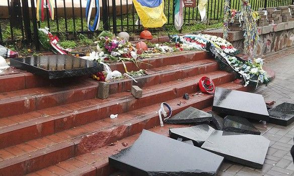 Севастополец разбил памятник «Небесной сотне» в Киеве