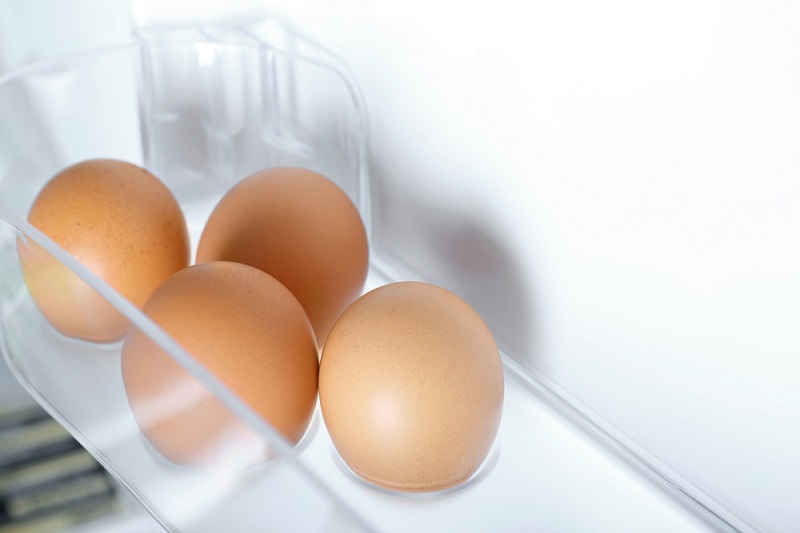 яйца в холодильнике