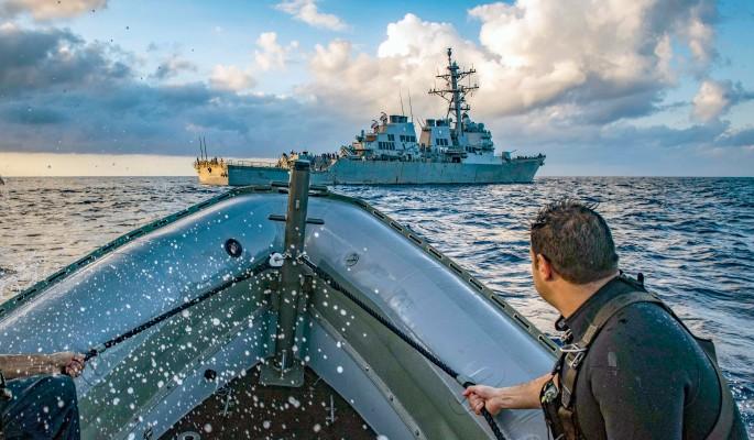 Эсминец ВМС США в Черном море взяли под контроль Эсминец ВМС США в Черном море взяли под контроль