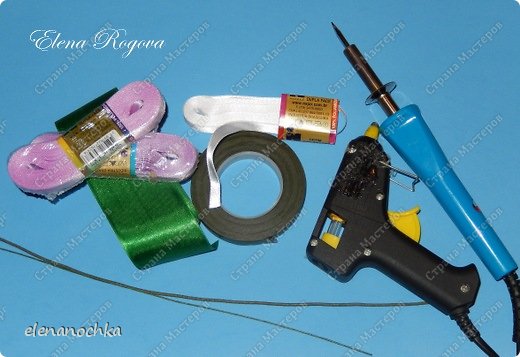 Мастер-класс Флористика искусственная Моделирование конструирование Хризантема из атласных лент МК Ленты Проволока фото 2