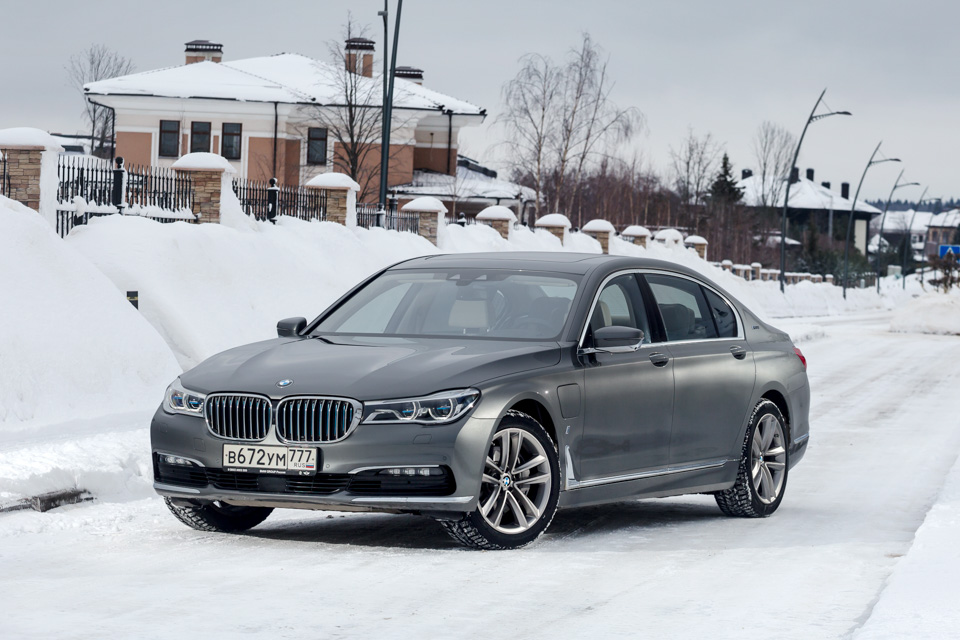 Genesis G90 L, BMW 740Le и спор двух Михаилов. Фото 1