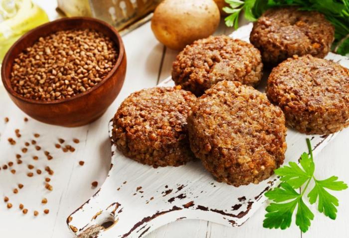Гречневые котлеты. \ Фото: google.com.ua. 8 бесподобно вкусных блюд из гречки, которые придутся по вкусу истинным гурманам