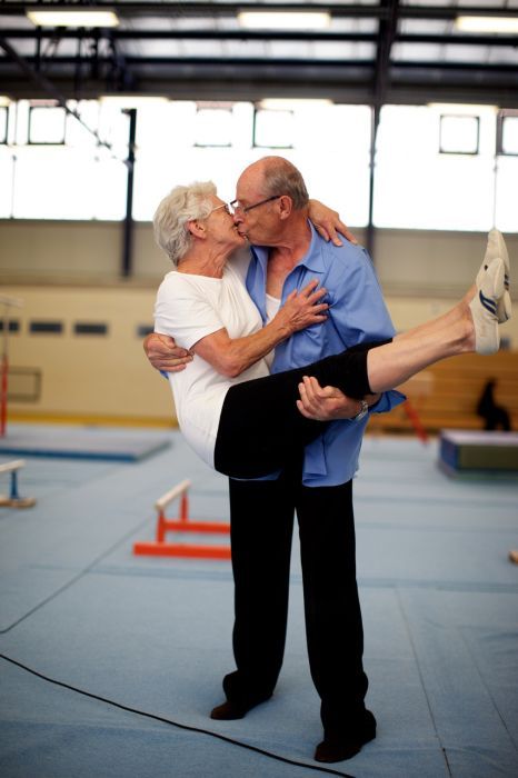 gimnastka-87letnyaya-vyglyadit-futbol-hokkey-sport gimnastka-87letnyaya-vyglyadit-futbol-hokkey-sport