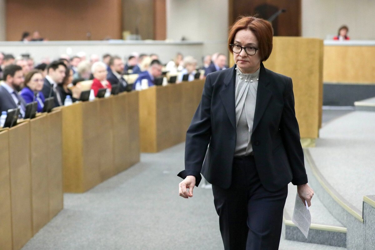 Ну что, постояли вчера в километровых очередях, чтобы купить «100 долларов в одни руки» по двести рублей за усопшего енота?-3