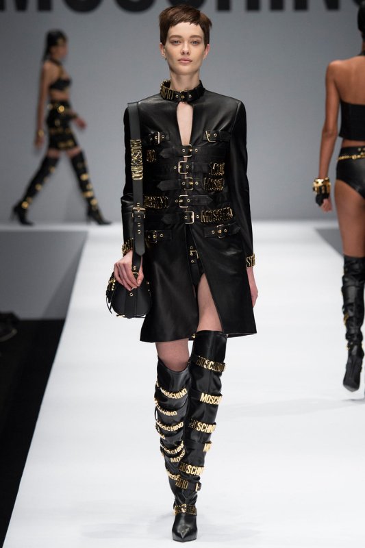 Неделя моды в Нью Йорке: Moschino осень-зима 2014/2015 Неделя моды в Нью Йорке: Moschino осень-зима 2014/2015