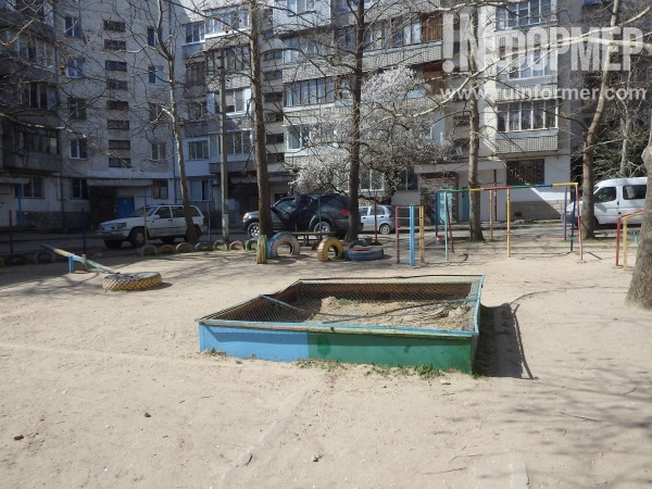 «Дети выжить не должны»? Площадка в севастопольском дворе