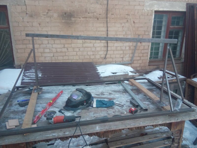 Стол из элементов ламината и металлического каркаса своими руками Стол из элементов ламината и металлического каркаса своими руками