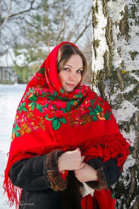 Девушки в русских нарядах Девушки в русских нарядах