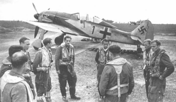 Асы ВВС и люфтваффе 1941 года Асы ВВС и люфтваффе 1941 года