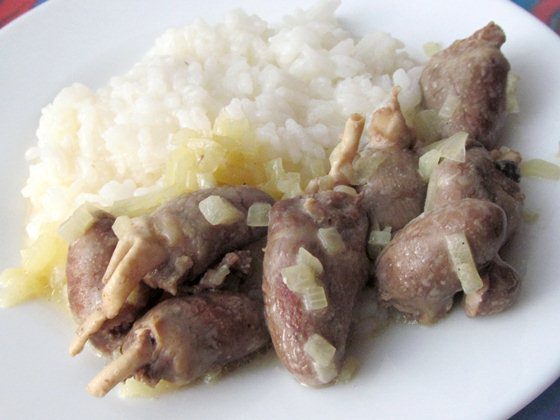 Куриные сердечки в сметане