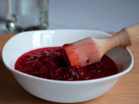 Спиртные напитки. Клюквенная настойка Спиртные напитки. Клюквенная настойка