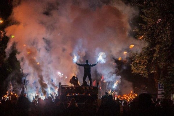 С праздником, хохлы, достучались! С праздником, хохлы, достучались!
