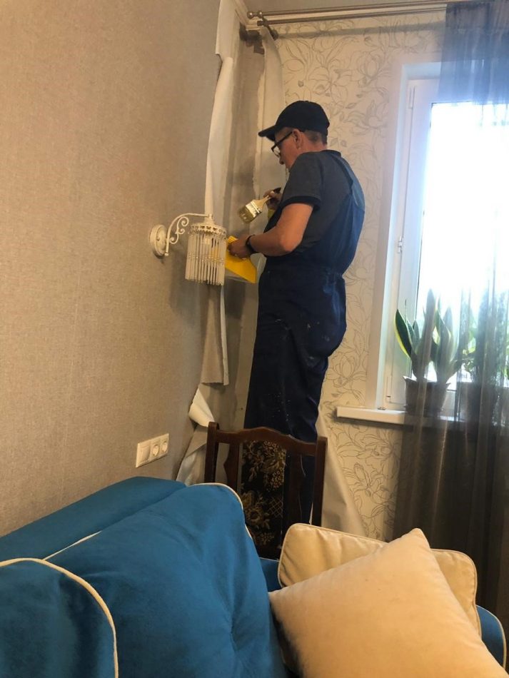 В квартире жительницы района Бибирево устранили причину появления плесени
