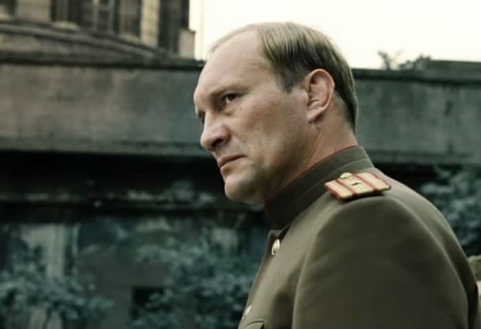 Евгений Сидихин в фильме *Безымянная: Женщина в Берлине*, 2008 | Фото: kino-teatr.ru Евгений Сидихин в фильме *Безымянная: Женщина в Берлине*, 2008 | Фото: kino-teatr.ru