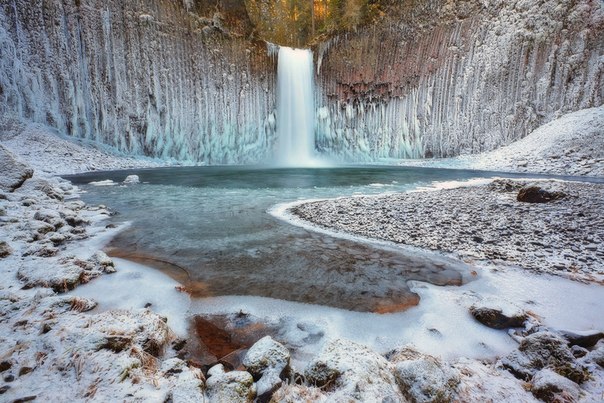 Поразительные кадры: замерзшие водопады