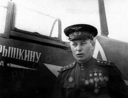 За что лётчиков на фронте награждали званием Героя Советского Союза