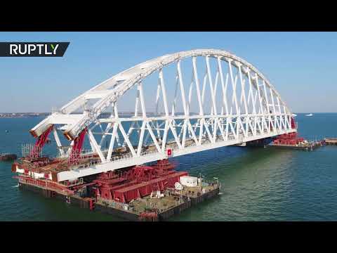 Невероятное зрелище: видео начала установки железнодорожной арки Крымского моста опубликовано в Сети