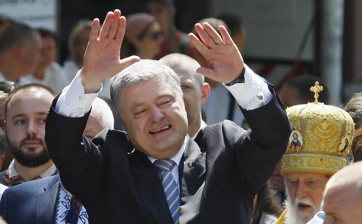 Порошенко кушает в элитных ресторанах, пока украинцы давятся крошками на военном положении