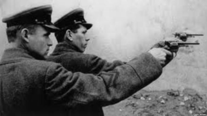 Двое из расстрельного отряда НКВД. Двое из расстрельного отряда НКВД.