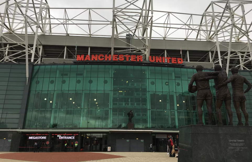 Джим Рэтклифф приобретает 25% доли в «Манчестер Юнайтед» по $33 за акцию Джим Рэтклифф приобретает 25% доли в «Манчестер Юнайтед» по $33 за акцию