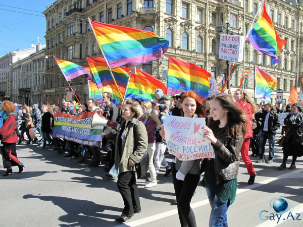 Люди со всего мира ставят радужные флаги на карте Санкт-Петербурга