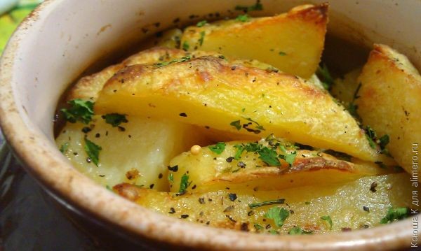 Картошка тушеная с мясом в горшочке Картошка тушеная с мясом в горшочке