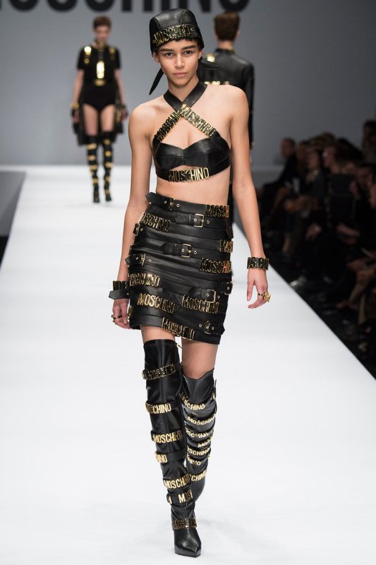 Неделя моды в Нью Йорке: Moschino осень-зима 2014/2015 Неделя моды в Нью Йорке: Moschino осень-зима 2014/2015