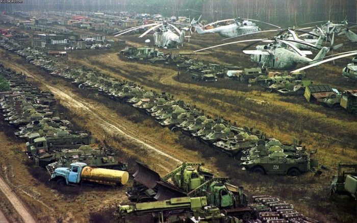 Свалка чернобыльского транспорта (Украина).