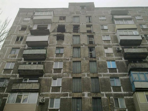 В Горловке снаряд украинских силовиков убил целую семью. В Горловке снаряд украинских силовиков убил целую семью.