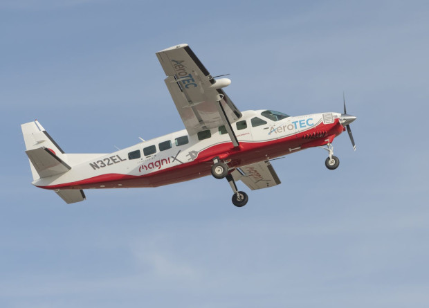 Американцы испытали электрифицированный девятиместный самолет Cessna 208B