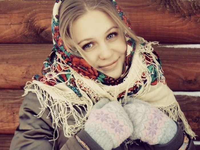 Девушки в русских нарядах Девушки в русских нарядах