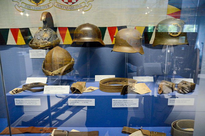 Tour of the exhibition of military innovations of five centuries in Vienna