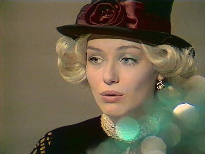 Легенды 1990-х: Ирина Понаровская, или История о том, почему «Мисс Шанель Советского Союза» ушла со сцены Легенды 1990-х: Ирина Понаровская, или История о том, почему «Мисс Шанель Советского Союза» ушла со сцены