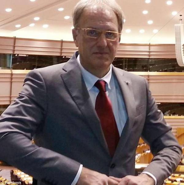 Вам мгновенно заплатят 2.000 евро. Все что нужно — переехать в эту европейскую деревню у моря! Вам мгновенно заплатят 2.000 евро. Все что нужно — переехать в эту европейскую деревню у моря!